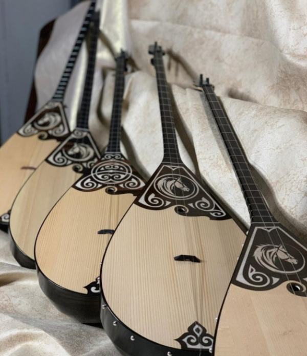 Концертный домбыра қызыл ағаш Концертный домбыра қызыл ағаш