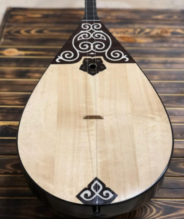 Концертный домбыра қарағаш Концертный домбыра қарағаш