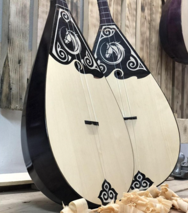 Концертный домбыра клён Концертный домбыра клён